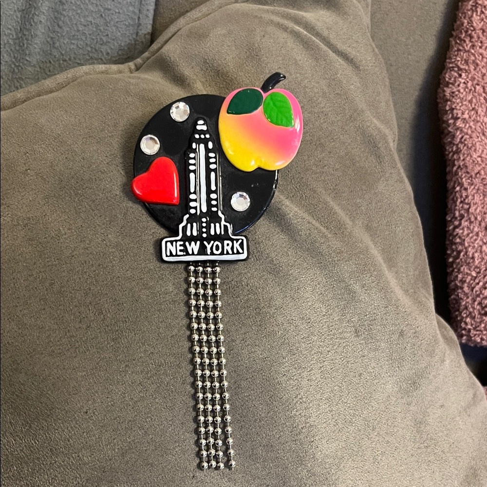 80s vintage New York Kids Brooch
